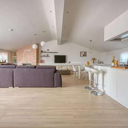 Tony * Rovinjsko Selo